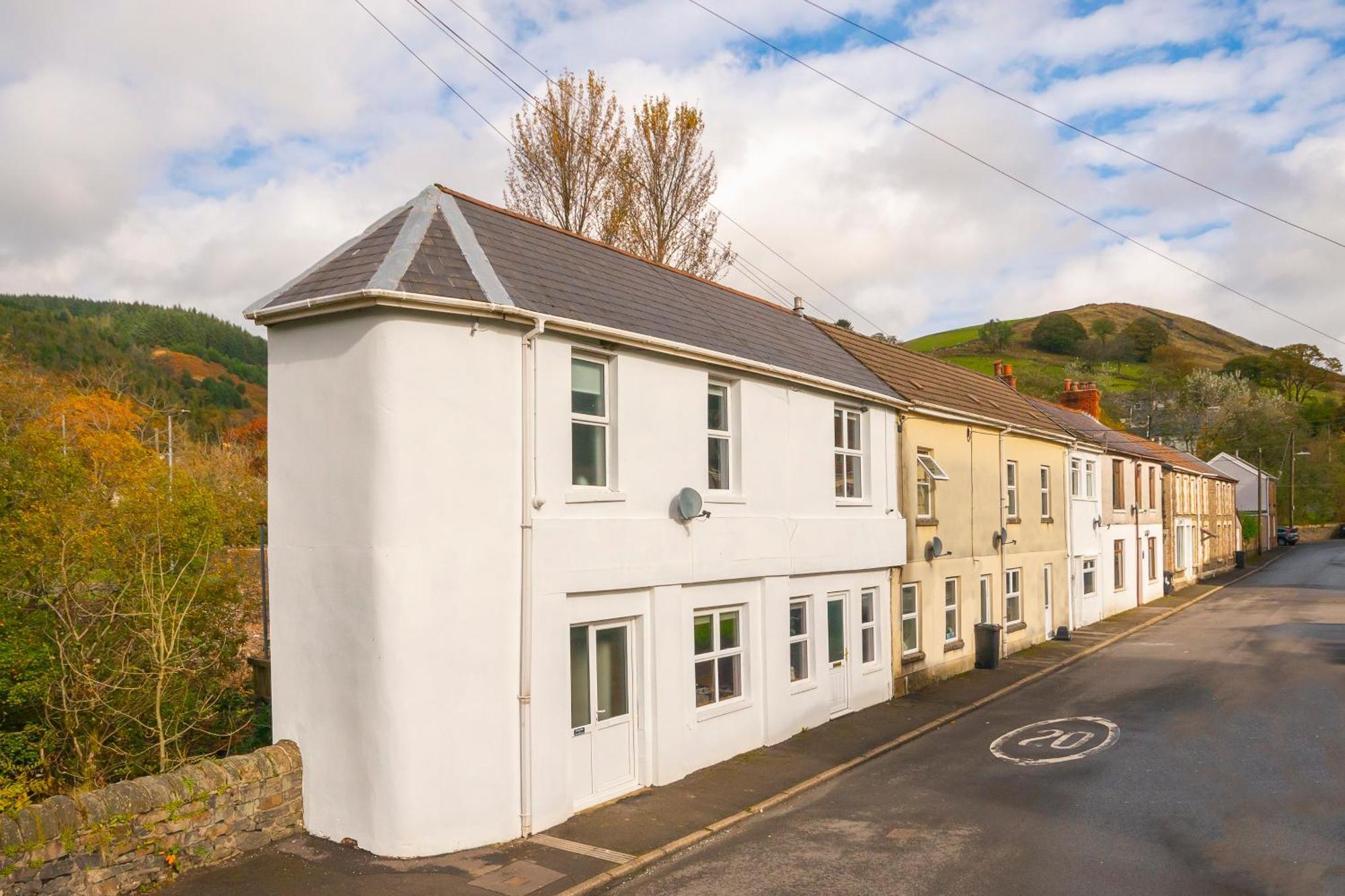 Riverside Great House In The Afan Forest Bike Park By Staystaycations Glyncorrwg Eksteriør bilde